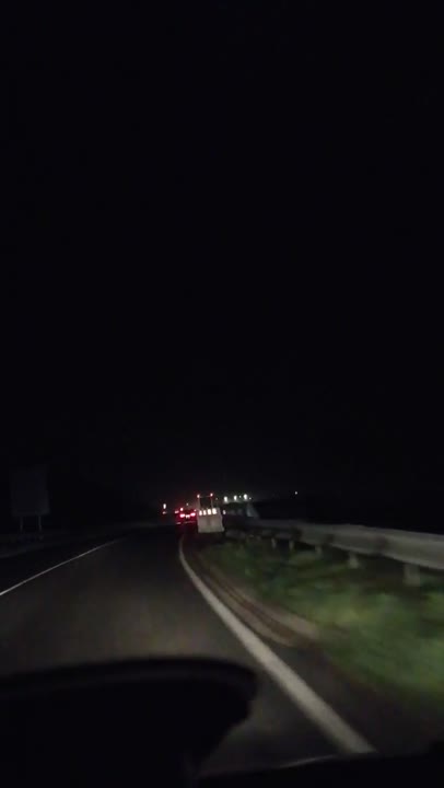 Light / Orb, Chevron / V-Shape sighting
