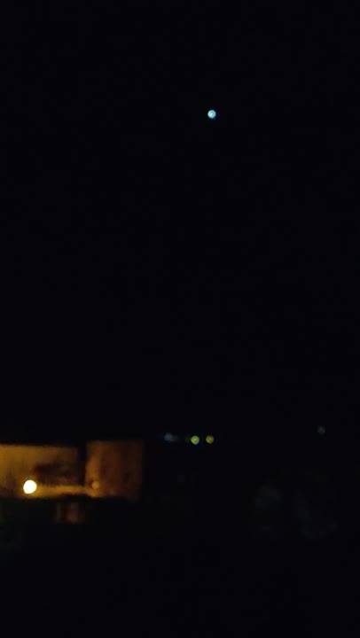 Light / Orb, Chevron / V-Shape sighting